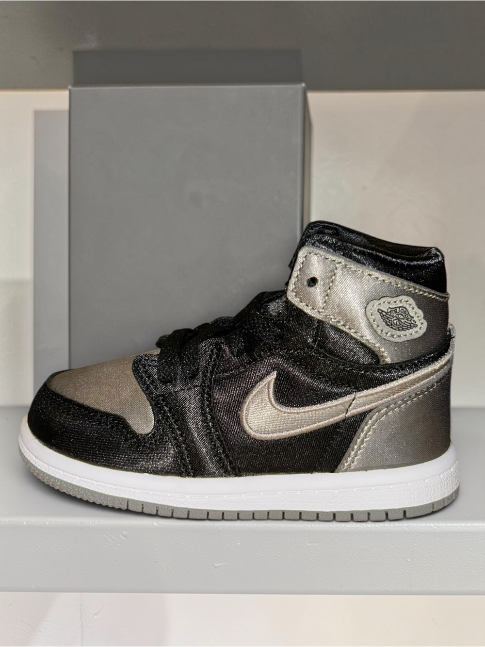 Air Jordan 1 Retro High OG TD "Satin Shadow